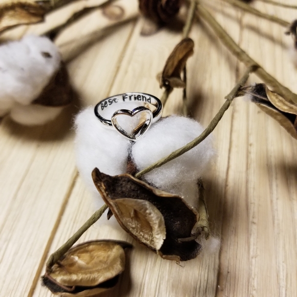 ❤❤Adorable Best Friend Heart Ring in SILVER ❤❤ - Picture 8 of 10